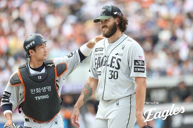 최재훈도 같이 MLB 가야 하나… 스카우트 총출동, 하지만 ‘순정남’ 폰세에게는 오직 동료뿐