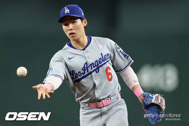 “왜 안 쓰냐” 여론 뭇매 맞은 로버츠 감독, 김혜성 선발 카드 꺼냈다...29일 KC전 8번 2루수 선발 출장