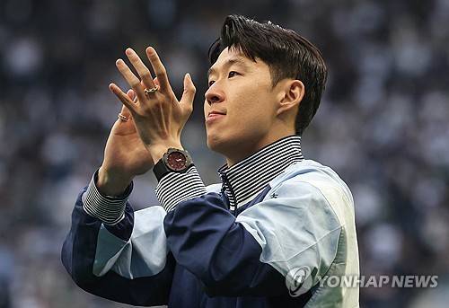 손흥민, 마지막 EPL 경기 끝나고 라커룸서 눈물의 이별 인사…'작별 암시'에 팬들 충격