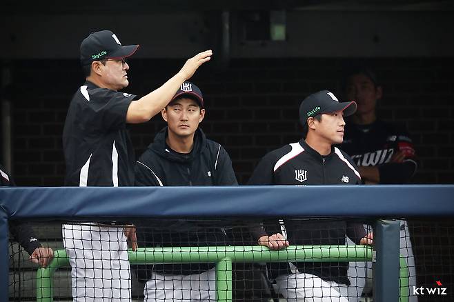 ‘예능 감독’ 하겠다고 KT 코치직 집어던진 종범神보다 더 비난 받아야 할 대상은 따로 있다… KBO리그, 야구팬 모두 무시한 ‘최강야구’