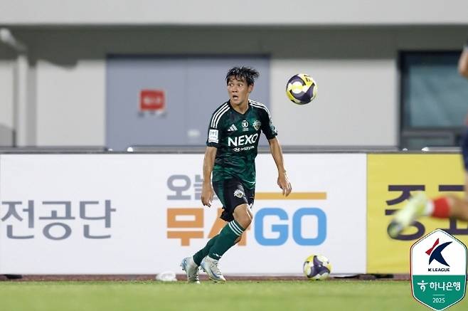 ‘20년 전북맨’ 최철순이 바라본 기성용 이적, “경기에 나설 수 있다면 팀을 옮기는 것도 하나의 방법” [이근승의 믹스트존]