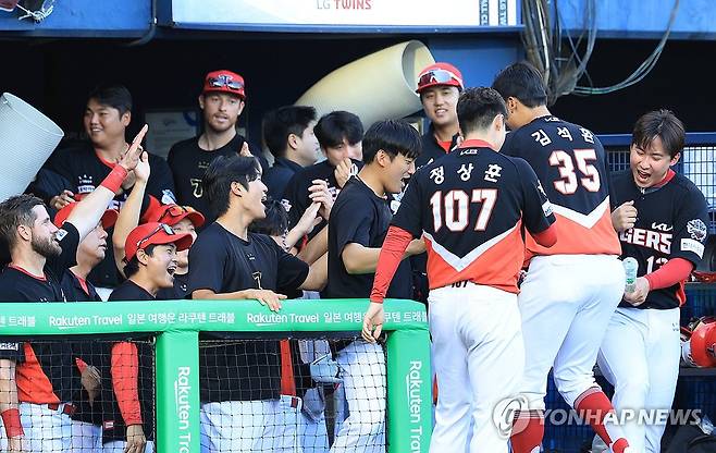 프로야구 KIA, LG 10점 차 완파…6월에만 15승7패 월간 승률 1위