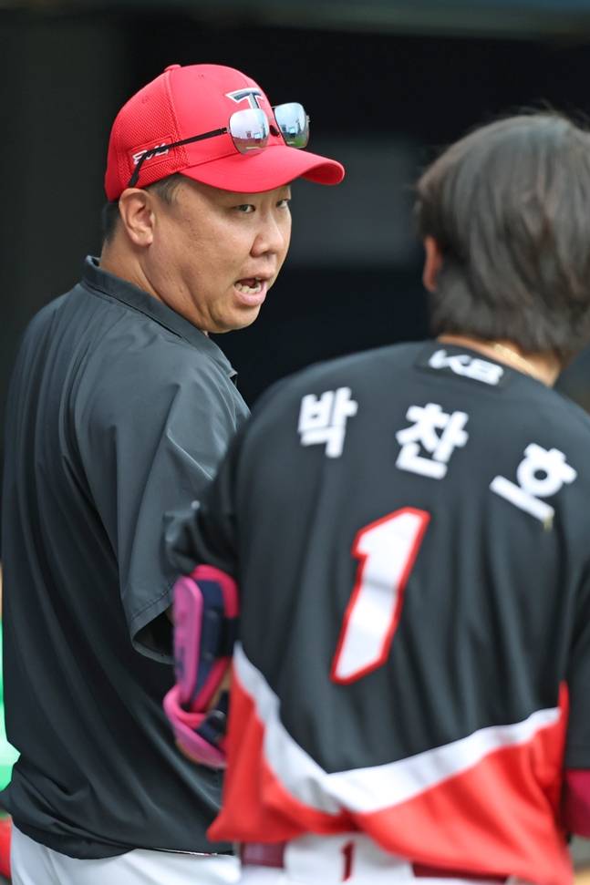 'KIA 12-2 쾌승'→잠실벌에 울려 퍼진 이범호 응원가... 어느새 선두에 3.5G차 근접 추격