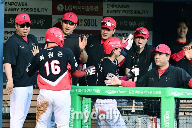 '이게 함평 타이거즈 힘이다' KIA 대폭발, 6회 6점→8회 3점→9회 3점 12-2 대파... LG 이러다 3위 떨어진다 [MD잠실]
