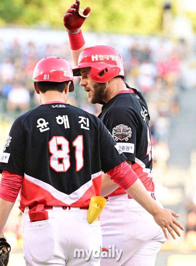 '이게 함평 타이거즈 힘이다' KIA 대폭발, 6회 6점→8회 3점→9회 3점 12-2 대파... LG 이러다 3위 떨어진다 [MD잠실]