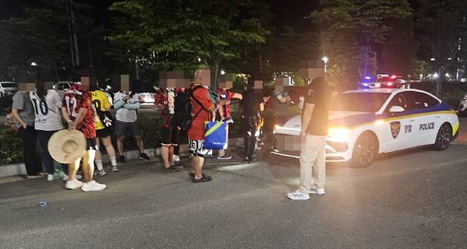 [현장에서]'경찰까지 출동' 박동진 논란→윤정환 감독 분노, 김포vs인천 팬 충돌 '위기' 왜 발생했나