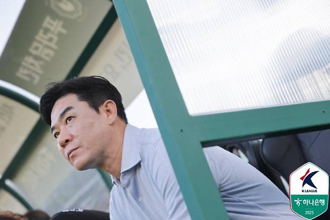 [현장에서]'경찰까지 출동' 박동진 논란→윤정환 감독 분노, 김포vs인천 팬 충돌 '위기' 왜 발생했나