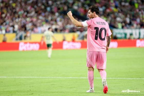 이강인, '황제' 메시 앞에서 환상 전진 패스 뽐냈지만 '출전 짧았다'... PSG, 인터 마이애미 4-0 완파 '클럽 WC 8강행'