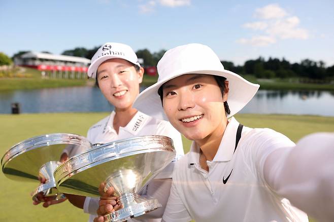 ‘섬 소녀’ 임진희·이소미, 연장 끝에 LPGA 투어 감격 첫 우승 합작