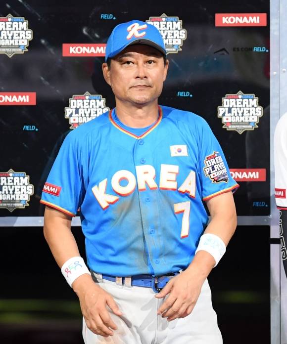 이종범 최강야구 감독 “욕먹는다는 것 알지만 야구 살리는 길…후배들에게 기회 주고파”