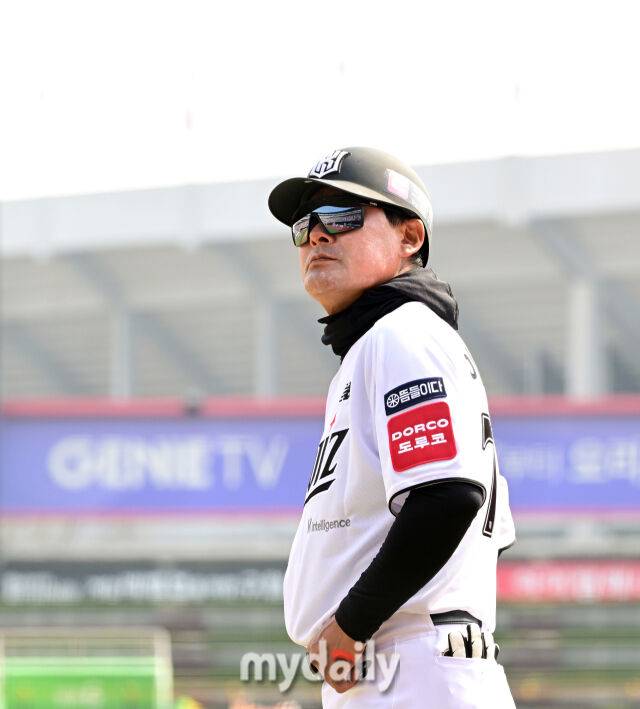 이종범·이승엽, 두 슈퍼스타가 욕 먹으며 KBO를 도망치듯 떠났다…영원히 추앙받는 레전드를 보고 싶다