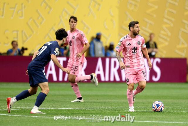 '소문이 사실이었나'…'메시가 PSG 선수 폭행, 팀 동료 시절부터 불쾌감 느꼈다'