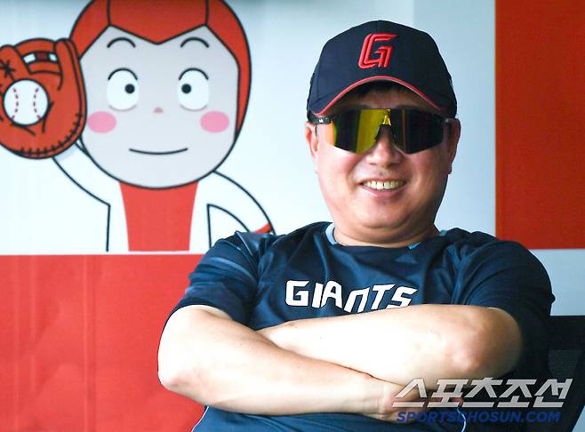 김태형 감독에게 이런 따스한 면이? → '포옹'으로 각성한 박세웅, 브로맨스 전개