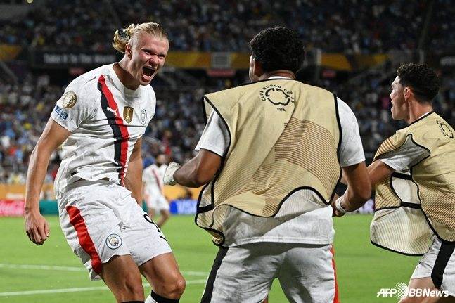 '충격' EPL 4연속 챔피언 맨시티, 사우디 알 힐랄에 패배! 클럽월드컵 16강 탈락... 4실점 와르르→'역대급 대이변'