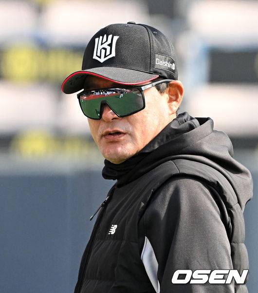구단 몰래 감독직 제안, 시즌 도중 제자들 버린 이종범…“한국야구 발전 위해서” 해명 왜 납득하기 어려울까