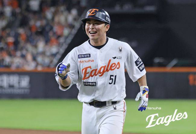 '약속의 8회' 한화 1위 저력 보여줬다, 리베라토 동점타→문현빈 스퀴즈→채은성 3점포…NC에 대역전승 [대전 리뷰]