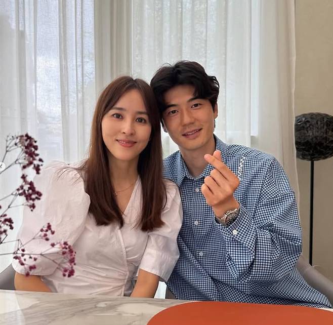 기성용, 이적 아픔 속 한혜진과 결혼 12주년…“착한 남편, 바보 아빠”
