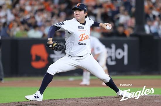 7월1일에도 '1위는' 한화 이글스입니다! '약속의 8회 6득점' NC에 8-4 대역전승…문현빈 결승 스퀴즈+채은성 쐐기 3점포 [대전:스코어]
