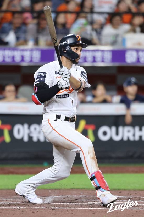 7월1일에도 '1위는' 한화 이글스입니다! '약속의 8회 6득점' NC에 8-4 대역전승…문현빈 결승 스퀴즈+채은성 쐐기 3점포 [대전:스코어]