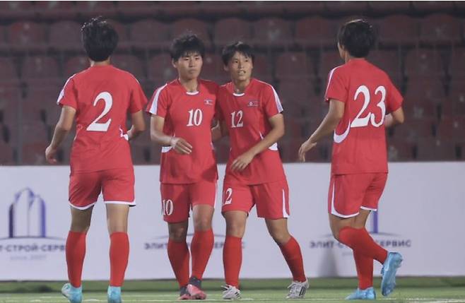 한국, 북한에 명함도 못 내밀판...'아시아 최강'답게 예선서 10-0 미친 골폭격→역시 'FIFA 랭킹 9위' 우승 후보