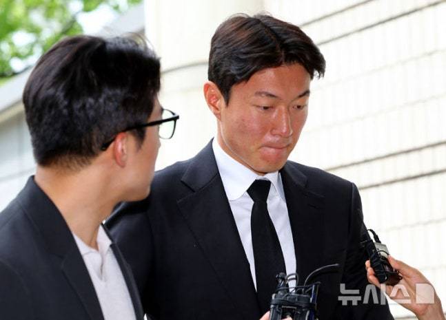 황의조 선수 생명 위기, 이젠 소속팀도 없다... 국내 복귀도 사실상 불가능