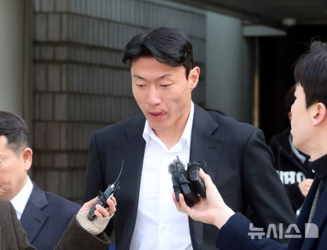 황의조 선수 생명 위기, 이젠 소속팀도 없다... 국내 복귀도 사실상 불가능