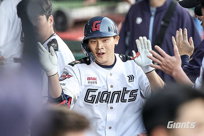 불꽃야구→롯데 입단→1군행→홈런→5할타…불과 50일 만에 벌어진 아주 놀라운 이야기