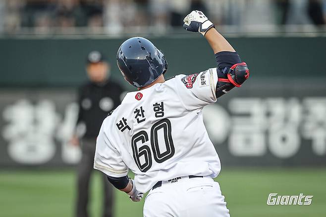 불꽃야구→롯데 입단→1군행→홈런→5할타…불과 50일 만에 벌어진 아주 놀라운 이야기