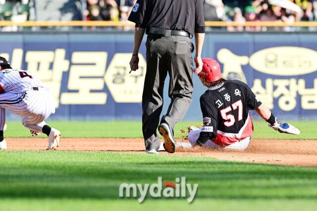 “좀 일찍 얘기해주고, 긴장 안 하게 해주고…” KIA에 고종욱이 도대체 몇 명이야, 3할의 마법? 꽃범호 매직[MD광주]