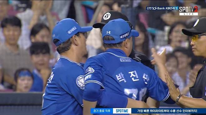 김재환 ‘노 스윙’ 판정에 격분…박진만 삼성 감독, 3루심에게 거센 항의 [SD 잠실 라이브]