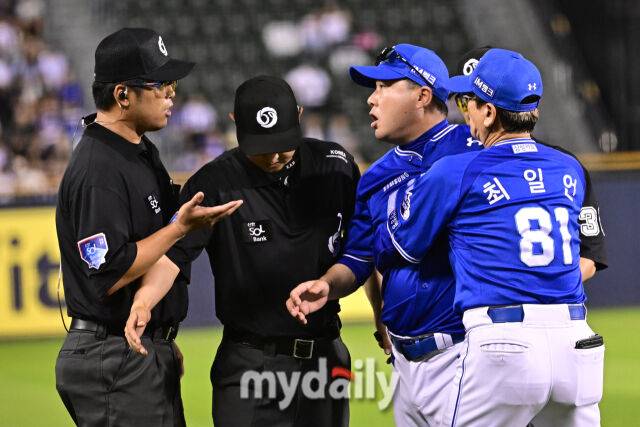 '도대체 몇 번째야!?' 7회에만 무려 두 번…'체크스윙' 오심에 폭발한 박진만 감독, 추락하는 심판 신뢰도 [MD잠실]