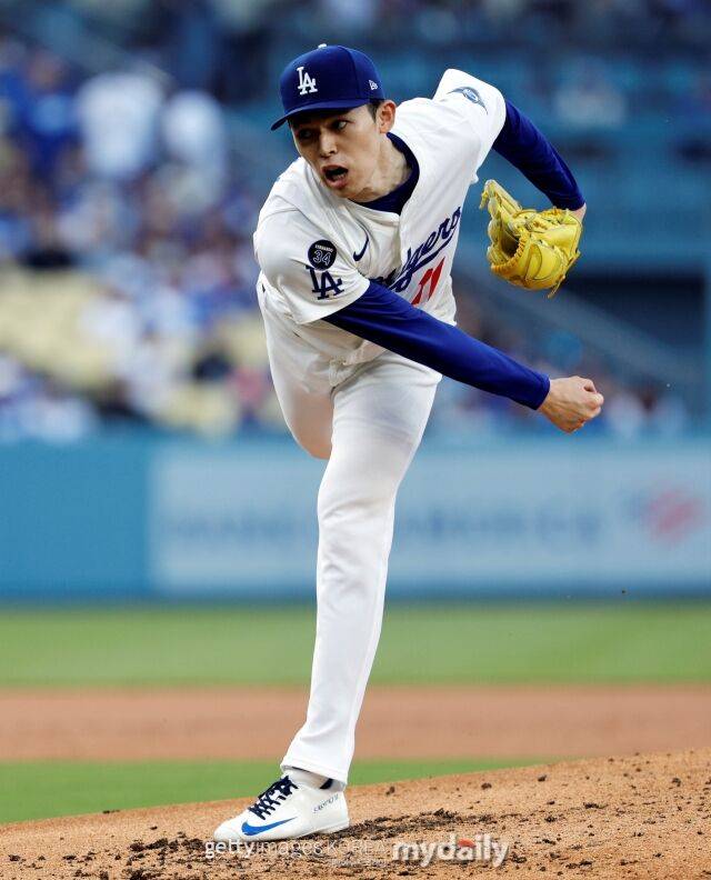 '시즌아웃'이라더니, 또 말 바꾼 로버츠 감독…日 퍼펙트괴물 복귀 가능성 시사