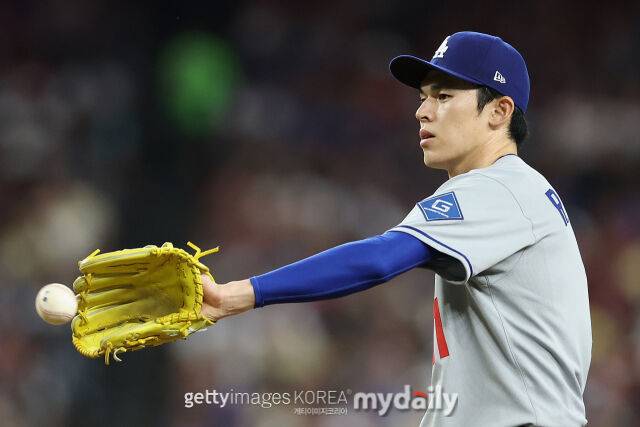 '시즌아웃'이라더니, 또 말 바꾼 로버츠 감독…日 퍼펙트괴물 복귀 가능성 시사
