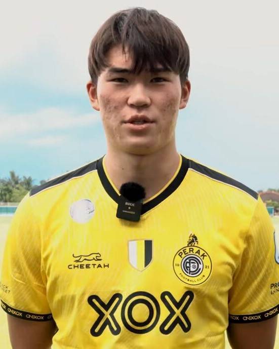‘韓 축구 초대박 경사’ 차범근·심재원·차두리 계보 잇는다! 2003년생 신예 센터백 김윤도, 프랑크푸르트 전격 이적 [오피셜]