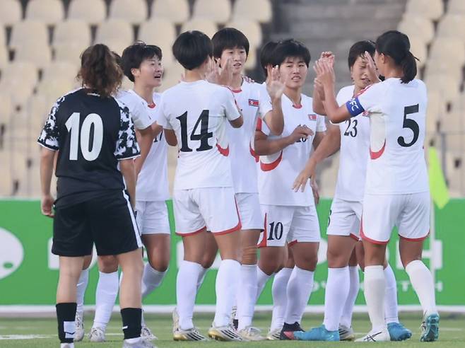 '아시아 최강' 북한 축구 뭐야? 2경기 연속 10-0 미쳤다!...한국 초비상, 북한에 절대적 열세 '21전 1승'