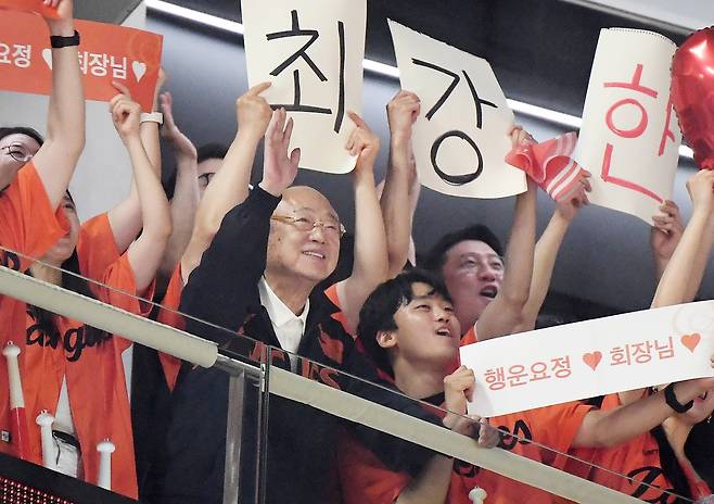 선두 한화, ‘회장님’ 앞에서 무서운 8위 NC와 난타전 연장 승부 끝에 7대7 무승부