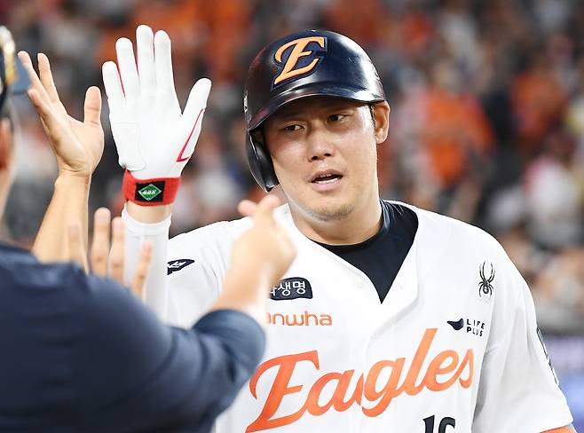 선두 한화, ‘회장님’ 앞에서 무서운 8위 NC와 난타전 연장 승부 끝에 7대7 무승부