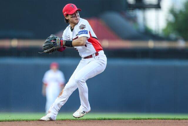 “에라 모르겠다” KIA 박찬호는 역시 KBO 최고의 안타도둑…9회초 미친 센스까지 ‘이게 고급야구’[MD광주]