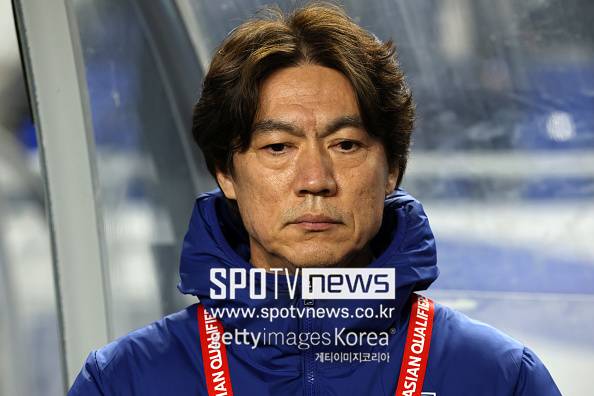 '20경기 무패 행진' 감독 거르고 홍명보? 대한축구협회 향한 팬들 '비판의 목소리' 쏟아진다...대체 무슨 일이