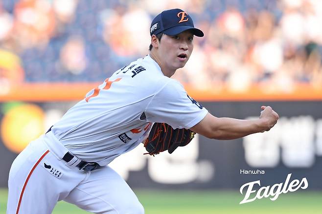78억 주고 데려왔는데 평균 4⅓이닝…'1위 경쟁' 한화, 5회도 못 버티는 엄상백 어떡하나 [대전 현장]