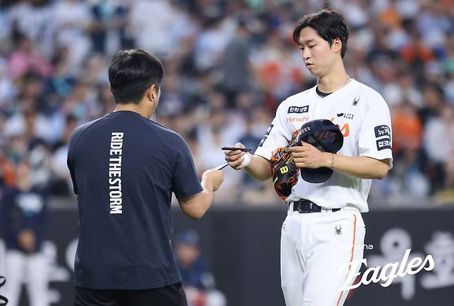 78억 주고 데려왔는데 평균 4⅓이닝…'1위 경쟁' 한화, 5회도 못 버티는 엄상백 어떡하나 [대전 현장]
