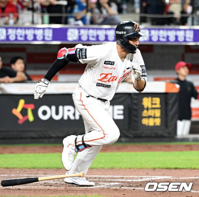 문현빈이 끝냈다! 회장님 선물에 힘난 한화, 9회 역전극으로 전반기 피날레…KIA 스윕하며 6연승 '1위 질주' [대전 리뷰]