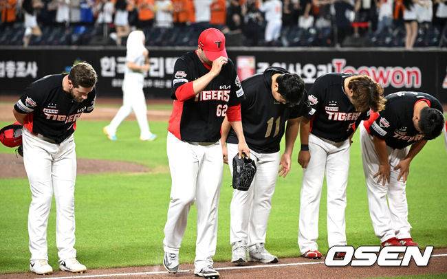 KIA, 4연패 충격보다 더 아픈 일이…또 부상 악재 터졌다, 윤영철 팔꿈치 굴곡근 손상→4주 뒤 재검진