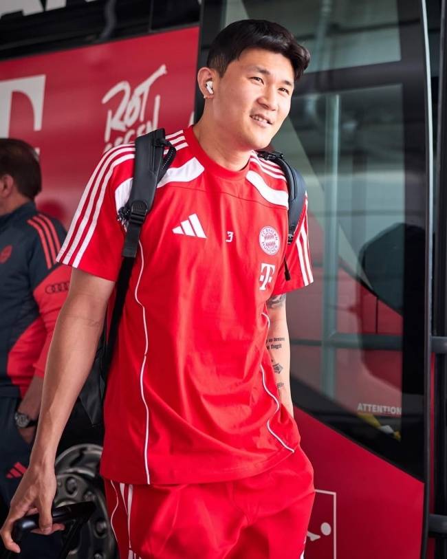 초대박! 김민재, 韓 축구 새 역사 쓰나···“바르셀로나, 아라우호 이탈 대안 KIM 주시 중”···“한지 플릭 감독이 선호하는 수비 유형”