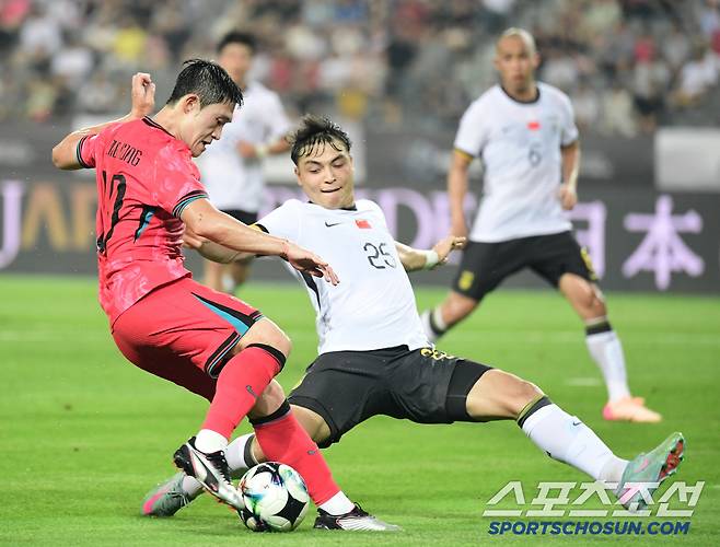 '0-7 대참사' 중국, 일본전 포기 수준...텐백 수비 전환→