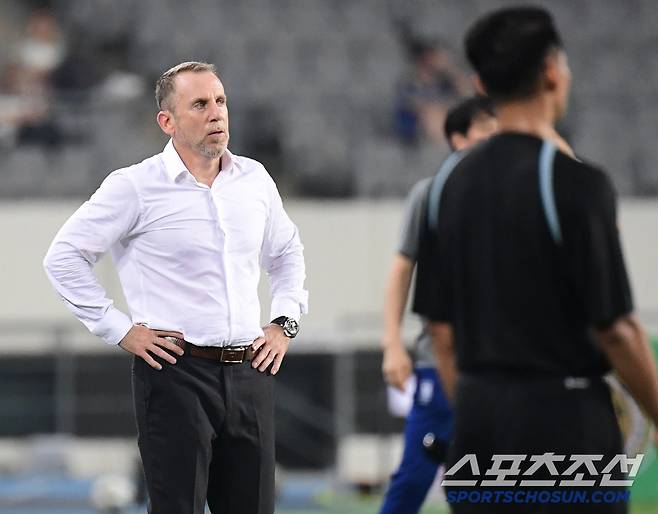 '0-7 대참사' 중국, 일본전 포기 수준...텐백 수비 전환→