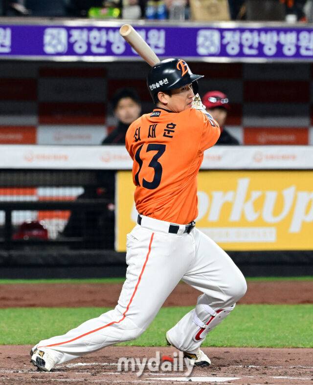 “직구는 니퍼트가 최고, 폰세는 흥분만 안 하면 최고” 한화 최강 마운드 1등 조력자…최재훈 479⅓이닝 헌신[MD대전]
