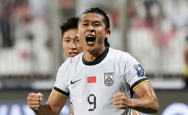 中 축구 깜짝 놀랐다