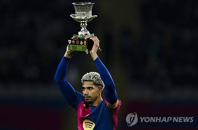 韓 넘어 아시아 최초 대역사!…김민재 해냈다! 세계적 명문 FC바르셀로나 러브콜→레바뮌 2개 구단 '1호' 되나