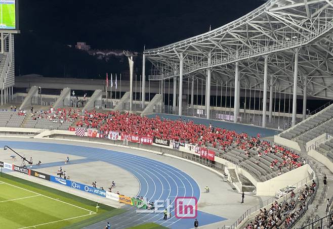 ‘안방 맞나’ 응원단 열기 완패... 홍콩에 압도적으로 밀렸다